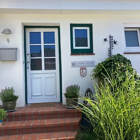 Süd West Mit 2 Sz, Terrasse Und Balkon, Strandnah By Unsere Urlaubszeit Kellenhusen