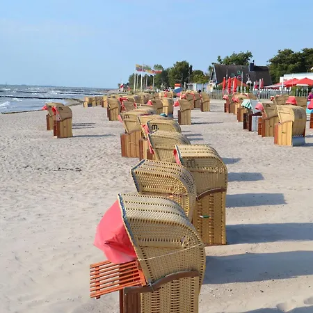 Sued West Mit 2 Sz, Terrasse Und Balkon, Strandnah By Unsere Urlaubszeit 克伦胡森