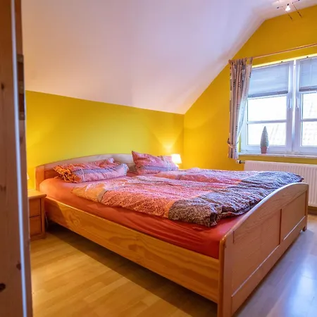 Sued West Mit 2 Sz, Terrasse Und Balkon, Strandnah By Unsere Urlaubszeit * 克伦胡森