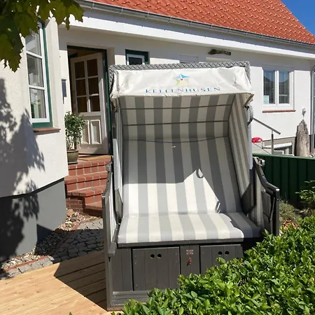 Sued West Mit 2 Sz, Terrasse Und Balkon, Strandnah By Unsere Urlaubszeit